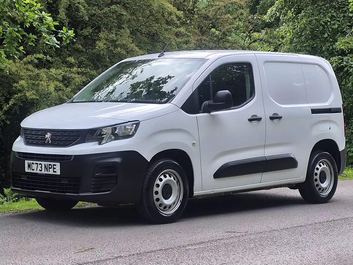 Used 2023 Peugeot Partner Professional Premium White - Interior and Exterior details 2