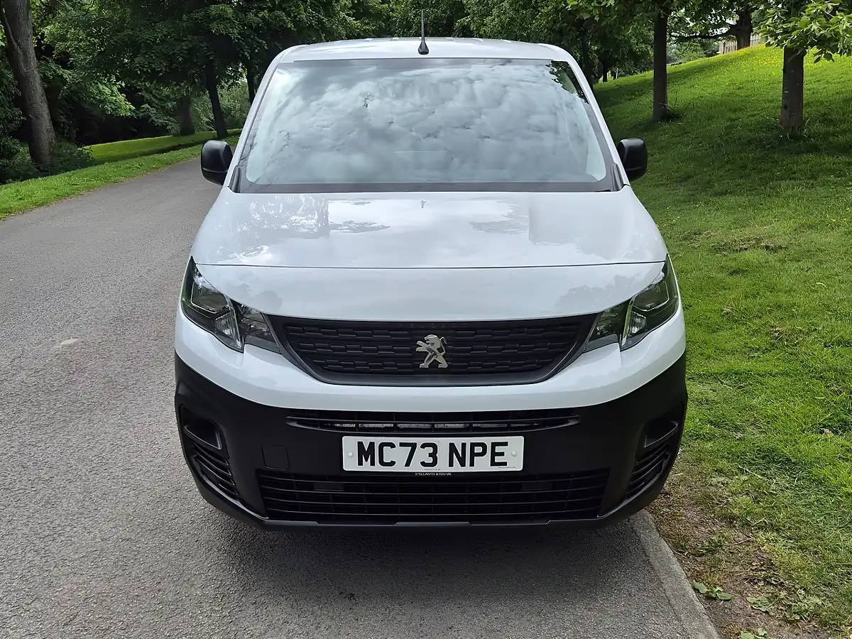 Used 2023 Peugeot Partner Professional Premium White - Interior and Exterior details 3