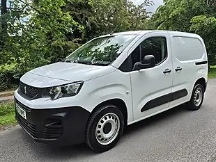 Used 2023 Peugeot Partner Professional Premium White - Interior and Exterior details 4