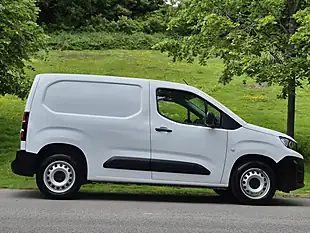 Used 2023 Peugeot Partner Professional Premium White - Interior and Exterior details 5