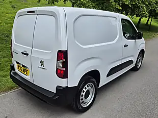 Used 2023 Peugeot Partner Professional Premium White - Interior and Exterior details 7