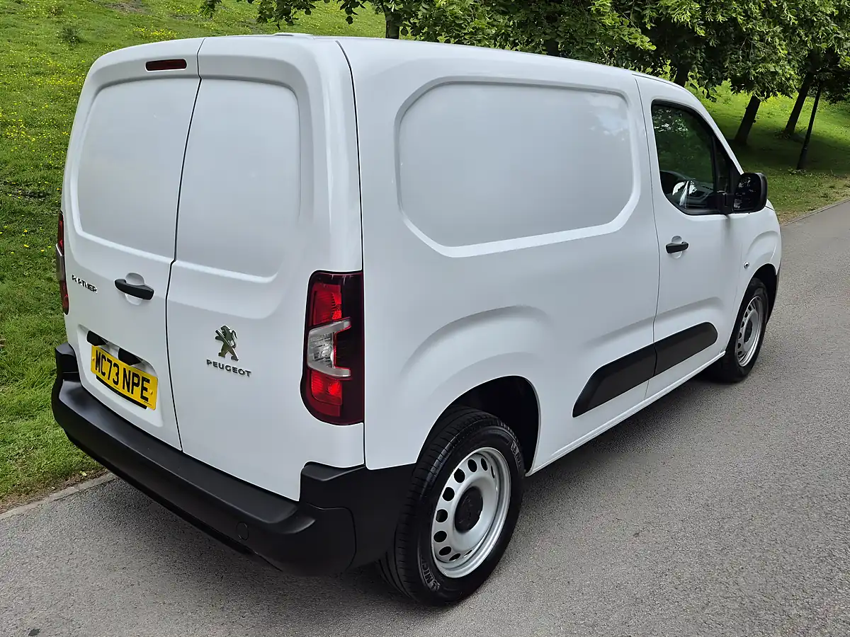 Used 2023 Peugeot Partner Professional Premium White - Interior and Exterior details 7
