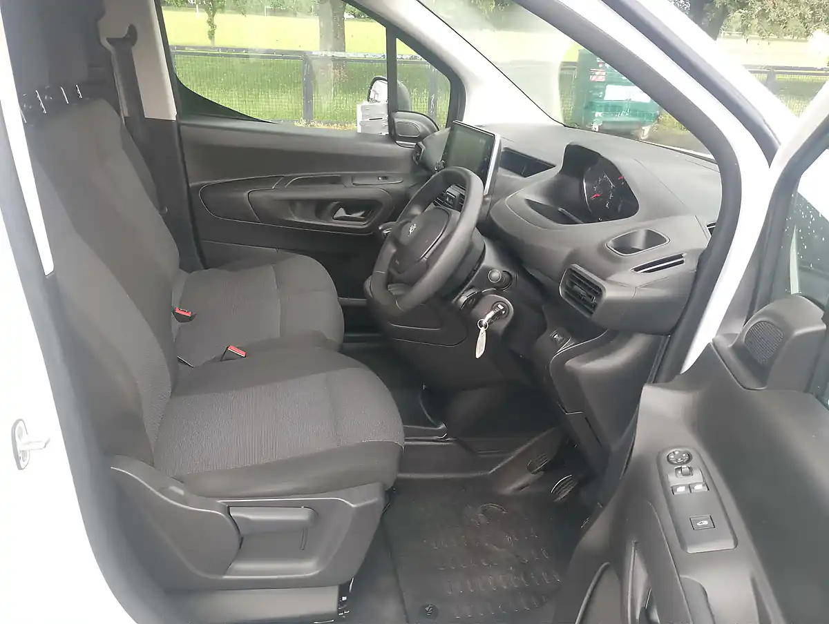 Used 2023 Peugeot Partner Professional Premium+ White - Interior and Exterior details 10