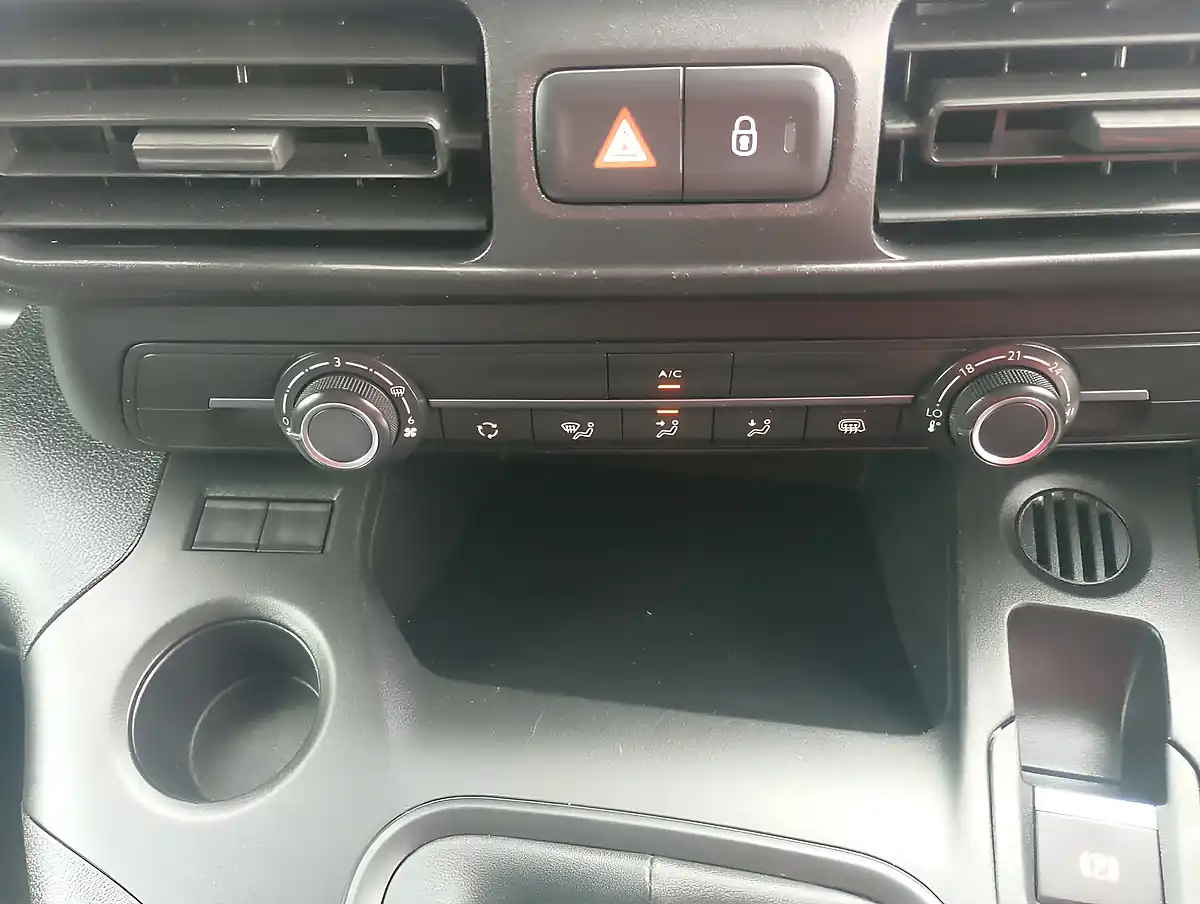 Used 2023 Peugeot Partner Professional Premium+ White - Interior and Exterior details 12