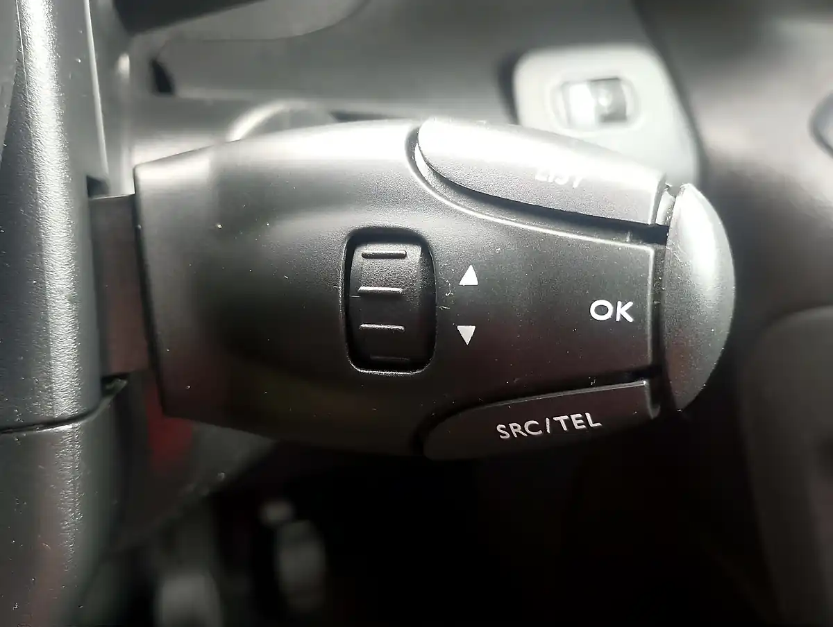 Used 2023 Peugeot Partner Professional Premium+ White - Interior and Exterior details 15