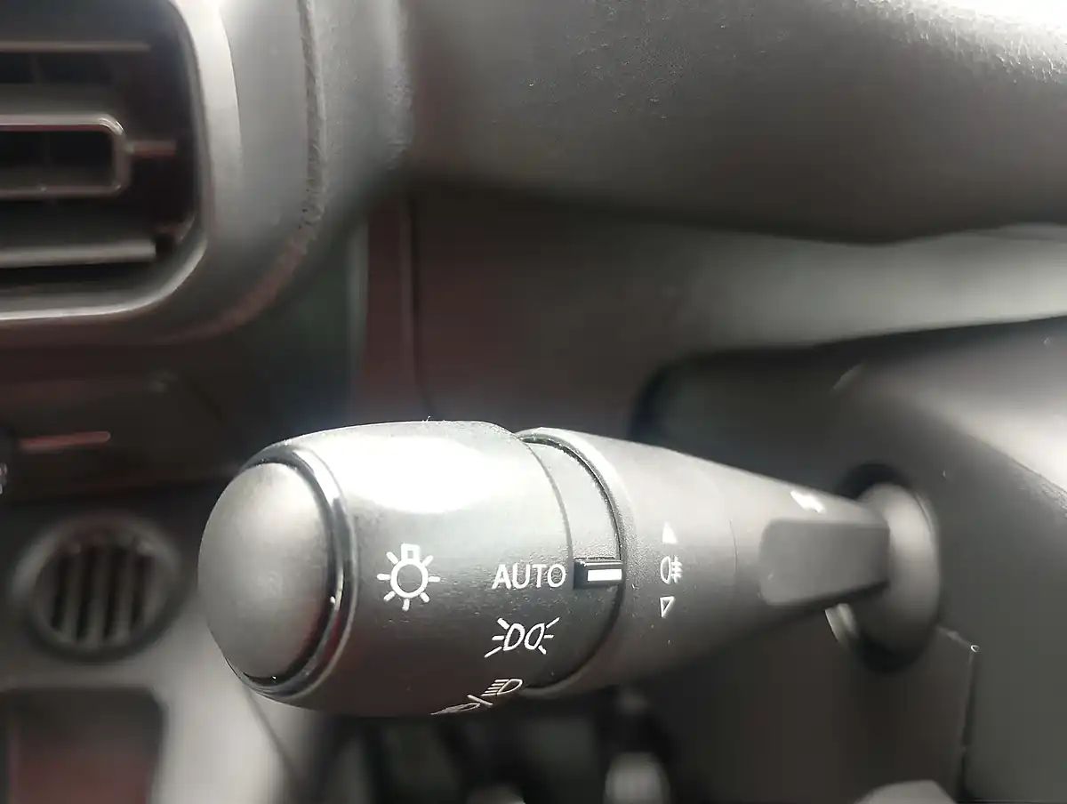 Used 2023 Peugeot Partner Professional Premium+ White - Interior and Exterior details 16