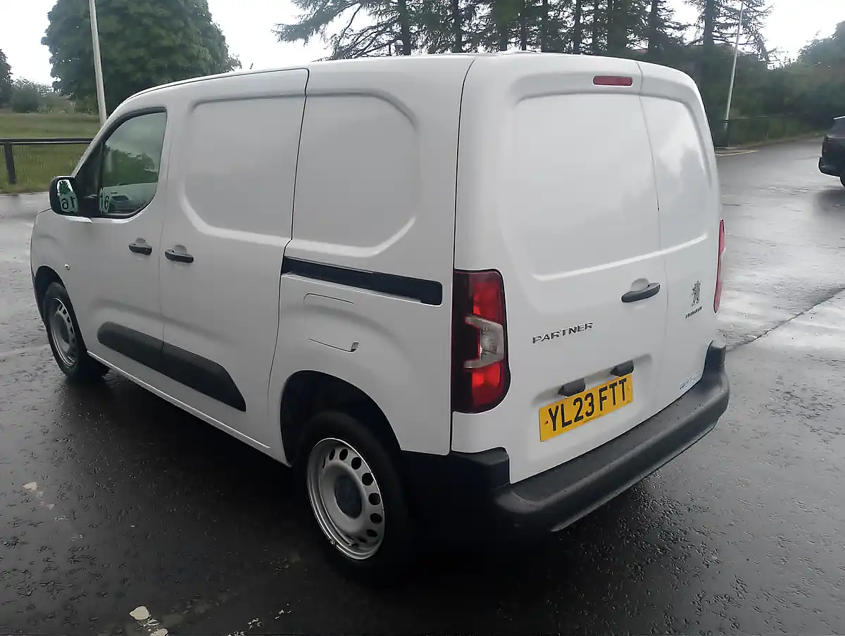 Used 2023 Peugeot Partner Professional Premium+ White - Interior and Exterior details 5