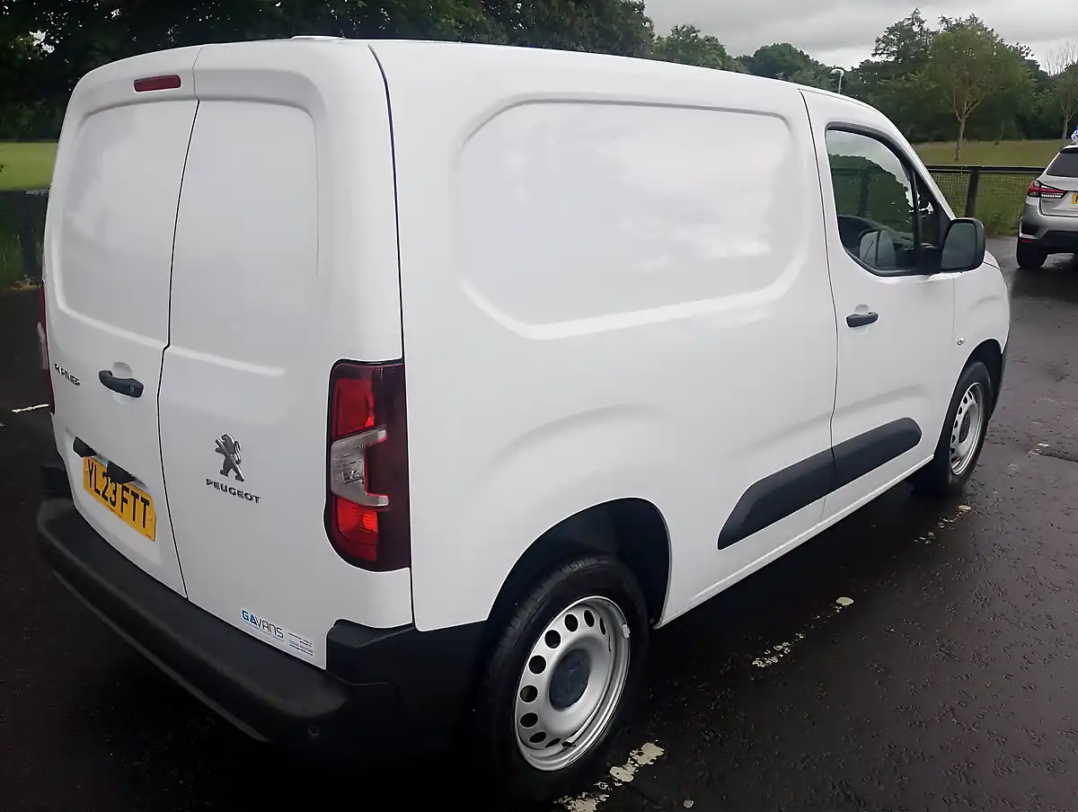 Used 2023 Peugeot Partner Professional Premium+ White - Interior and Exterior details 7