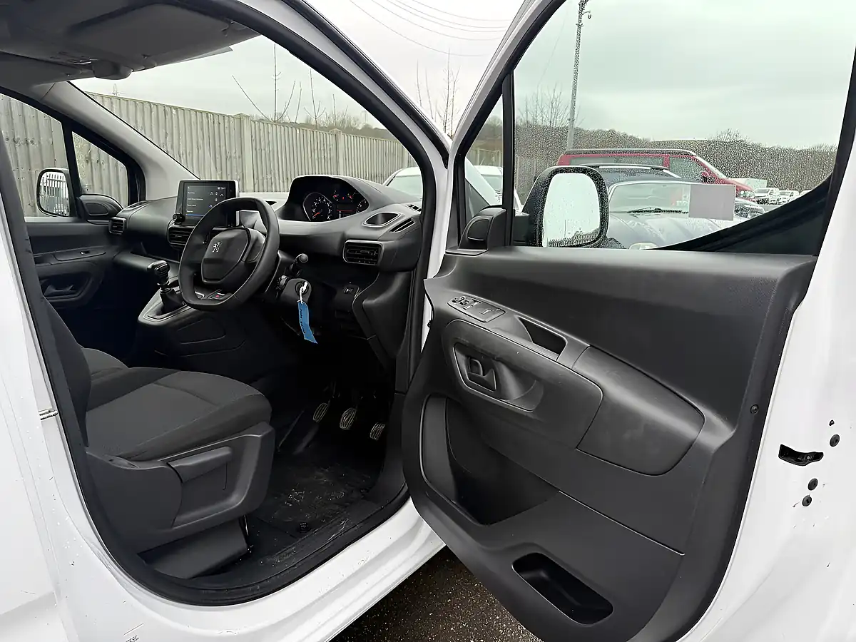 Used 2023 Peugeot Partner Professional Premium + White - Interior and Exterior details 12