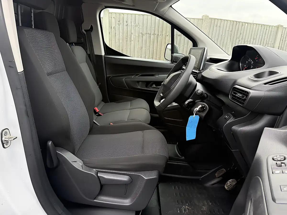 Used 2023 Peugeot Partner Professional Premium + White - Interior and Exterior details 13