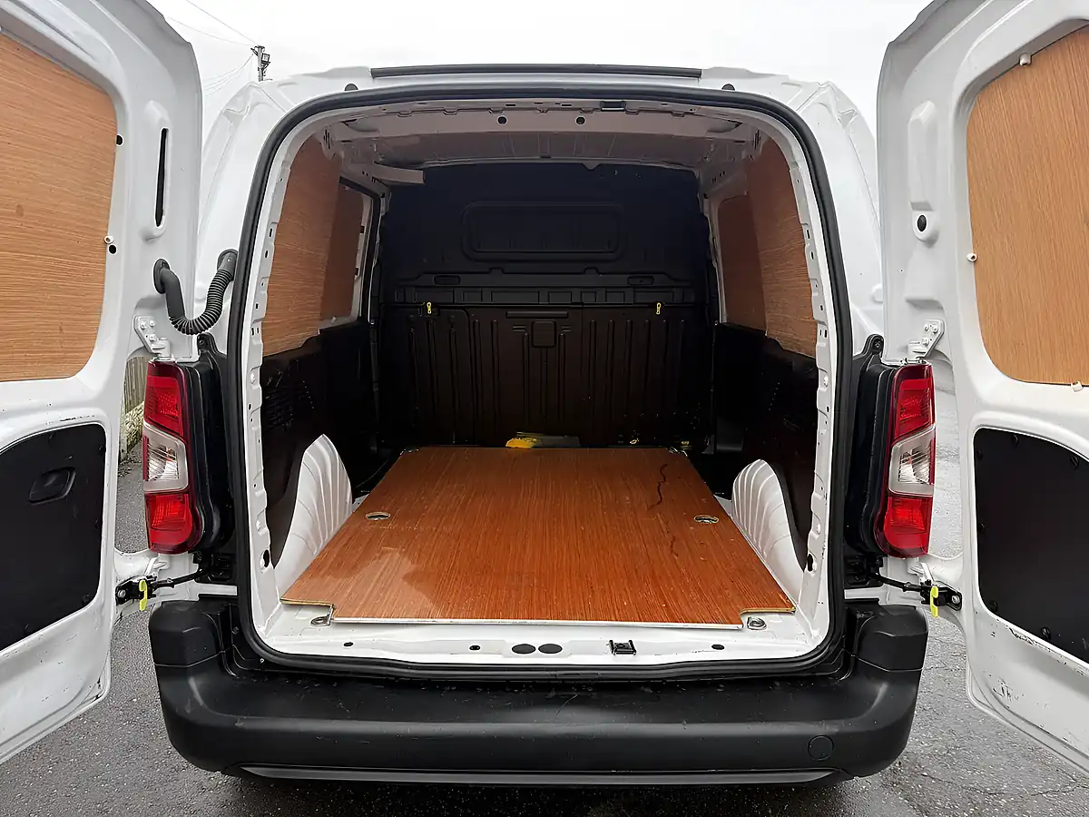 Used 2023 Peugeot Partner Professional Premium + White - Interior and Exterior details 15