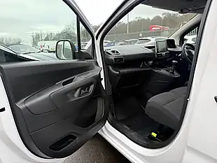 Used 2023 Peugeot Partner Professional Premium + White - Interior and Exterior details 17