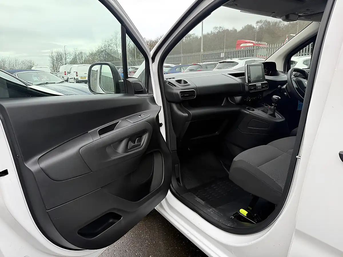 Used 2023 Peugeot Partner Professional Premium + White - Interior and Exterior details 17