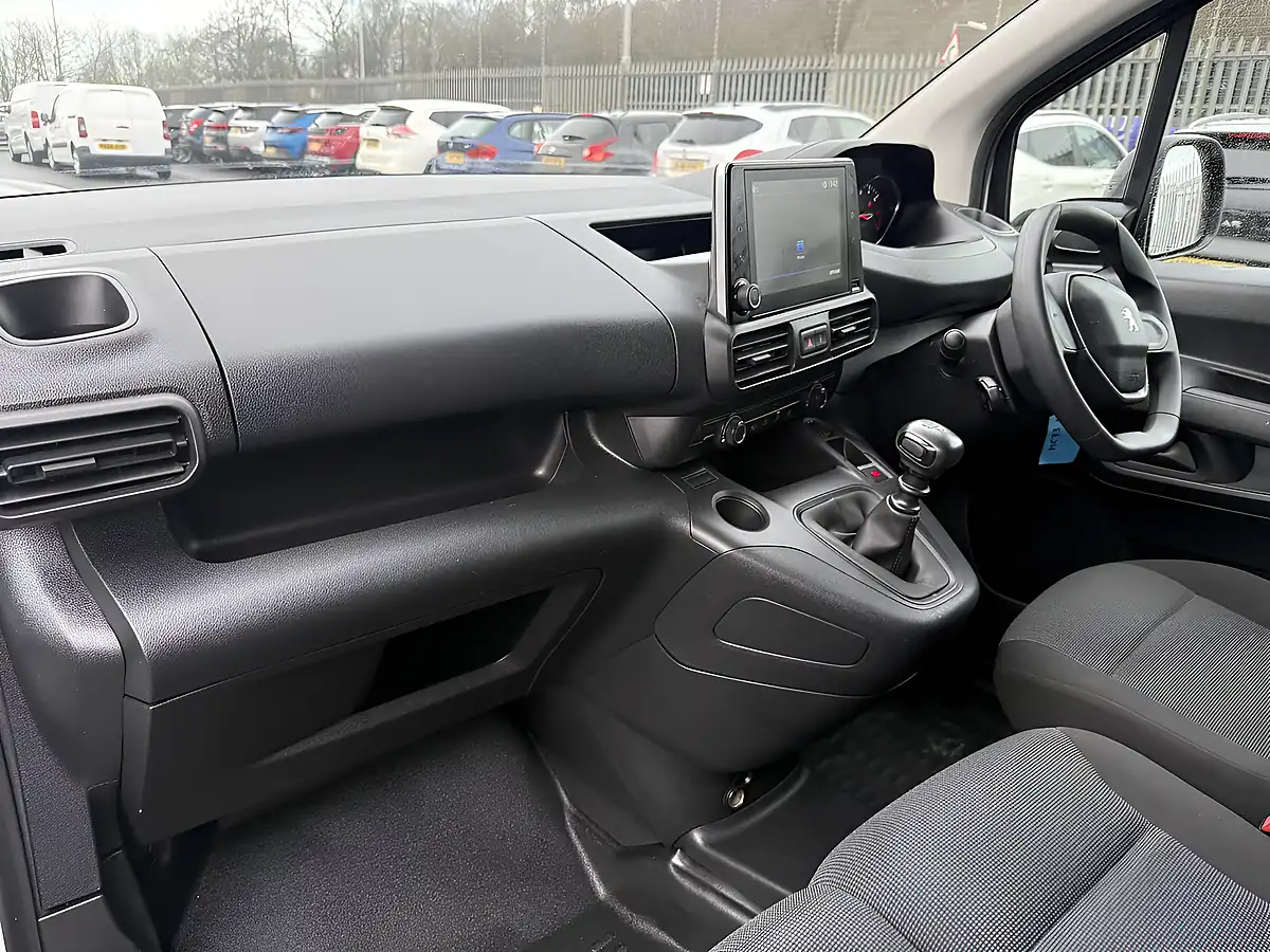 Used 2023 Peugeot Partner Professional Premium + White - Interior and Exterior details 18
