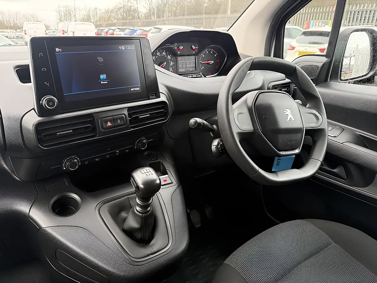Used 2023 Peugeot Partner Professional Premium + White - Interior and Exterior details 19
