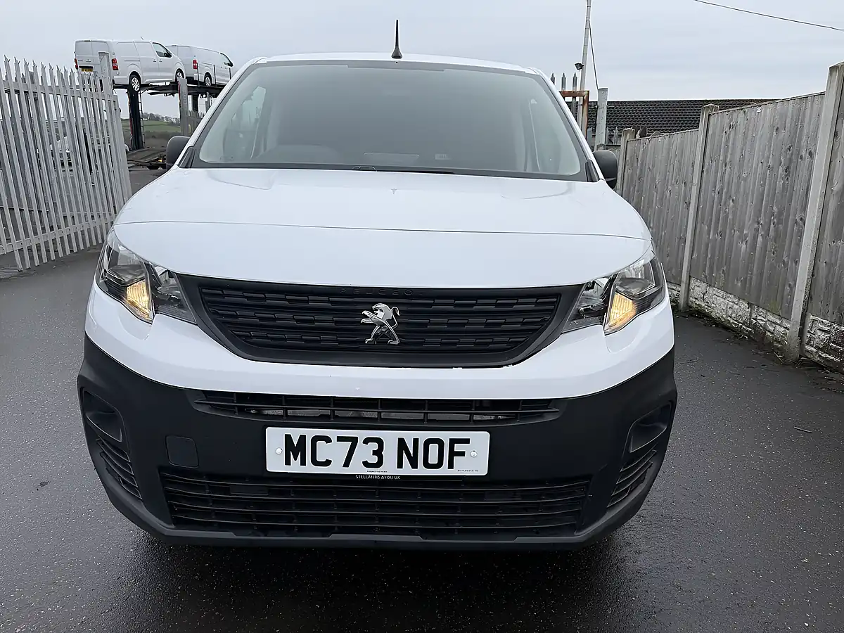 Used 2023 Peugeot Partner Professional Premium + White - Interior and Exterior details 3