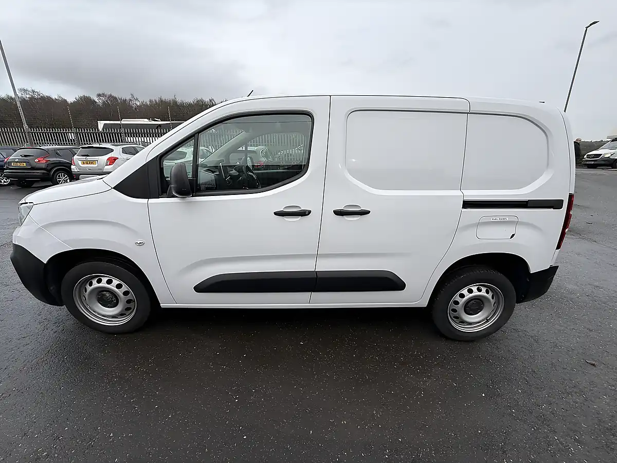 Used 2023 Peugeot Partner Professional Premium + White - Interior and Exterior details 9