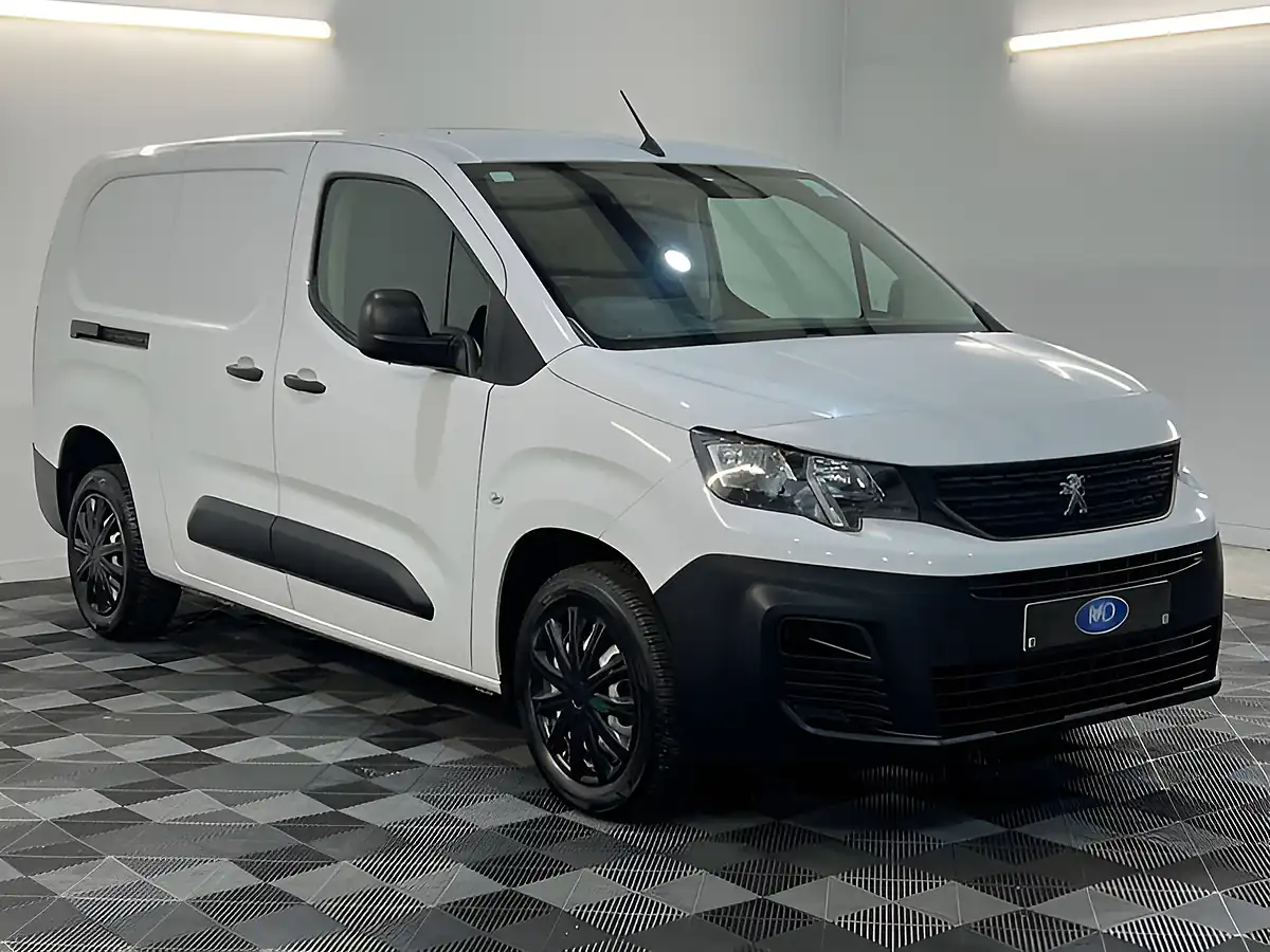 Used 2023 Peugeot Partner Professional Premium+ White - Front View