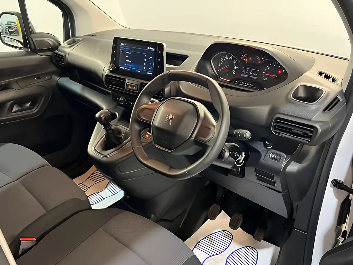 Used 2023 Peugeot Partner Professional Premium+ White - Interior and Exterior details 10