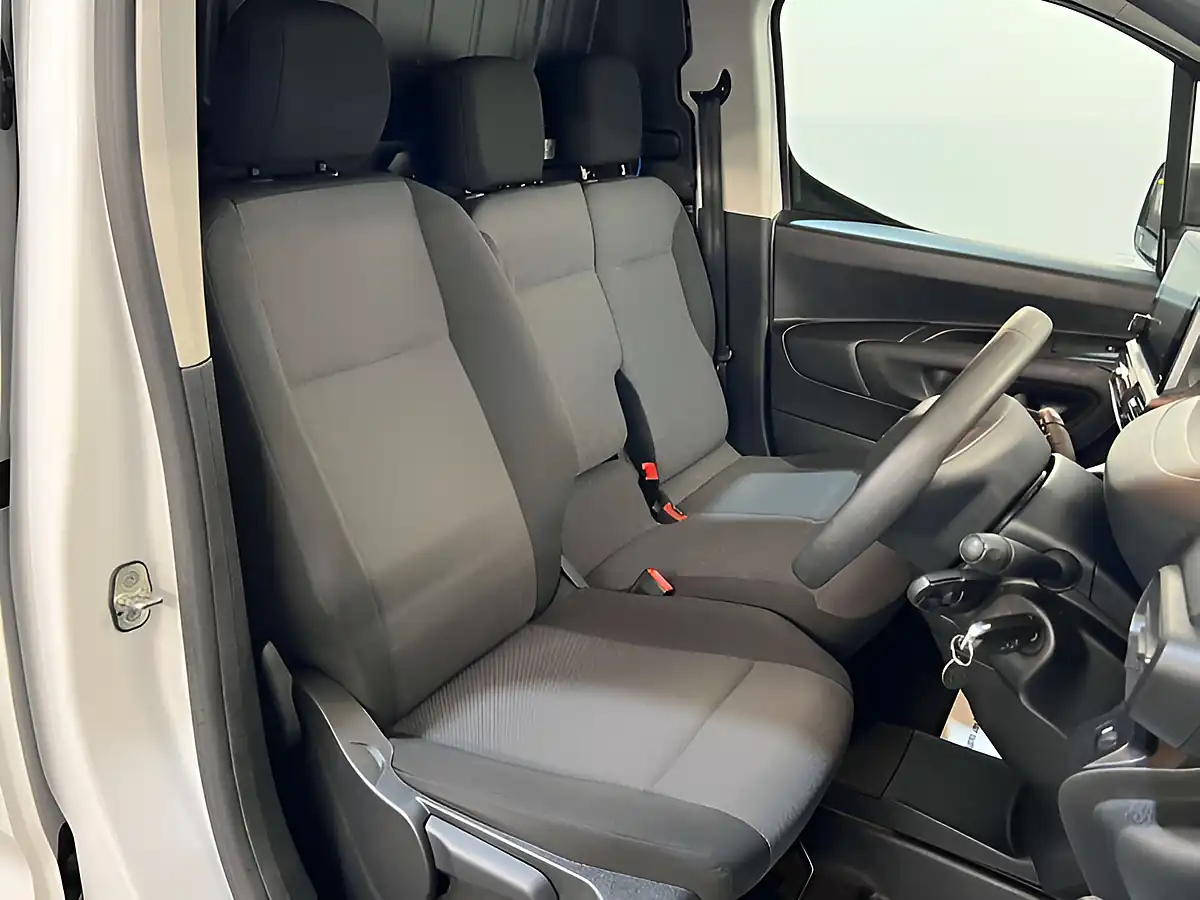 Used 2023 Peugeot Partner Professional Premium+ White - Interior and Exterior details 12