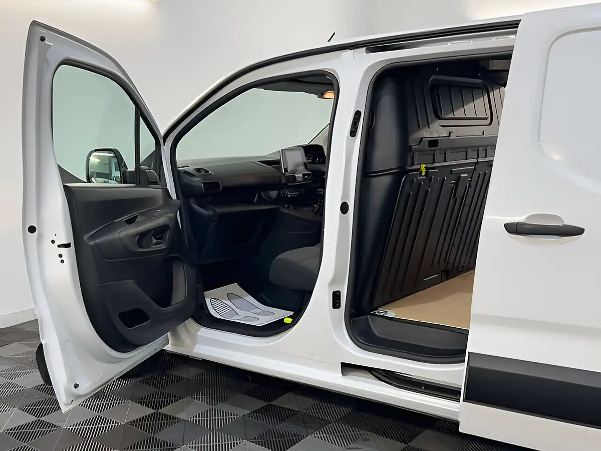 Used 2023 Peugeot Partner Professional Premium+ White - Interior and Exterior details 13