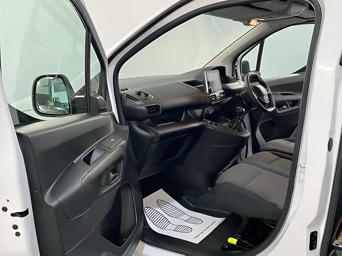 Used 2023 Peugeot Partner Professional Premium+ White - Interior and Exterior details 14