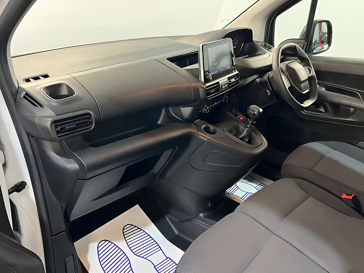 Used 2023 Peugeot Partner Professional Premium+ White - Interior and Exterior details 15