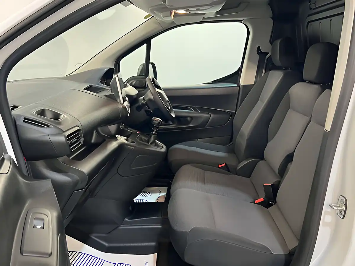 Used 2023 Peugeot Partner Professional Premium+ White - Interior and Exterior details 16
