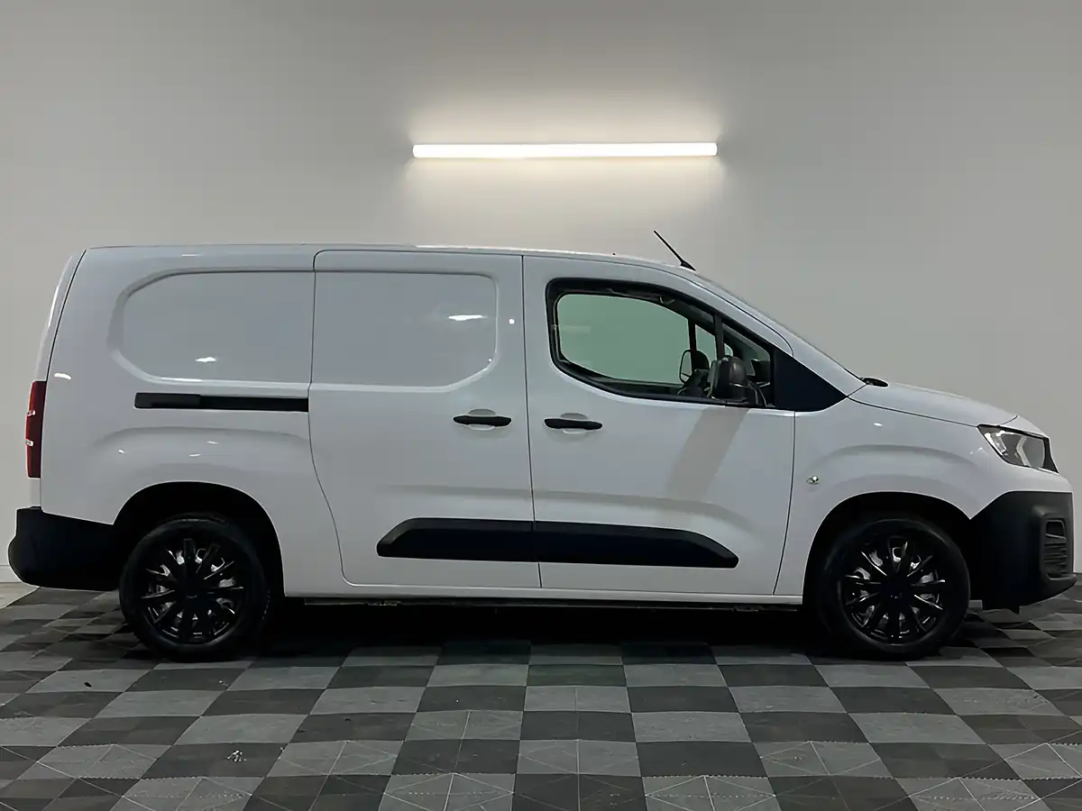 Used 2023 Peugeot Partner Professional Premium+ White - Interior and Exterior details 2