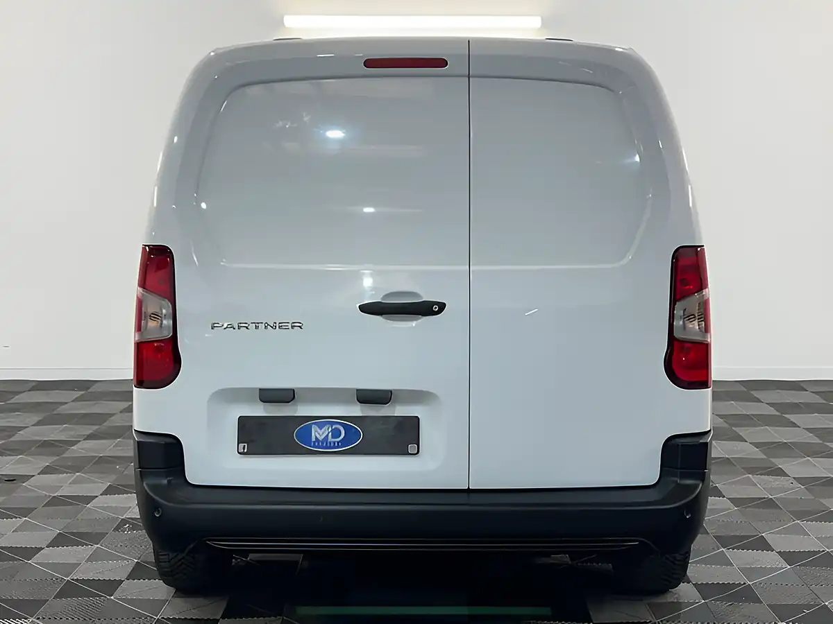 Used 2023 Peugeot Partner Professional Premium+ White - Interior and Exterior details 4