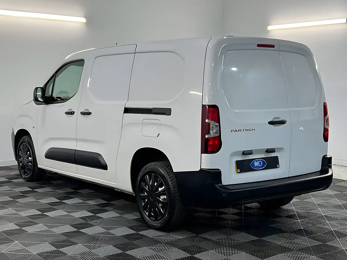 Used 2023 Peugeot Partner Professional Premium+ White - Interior and Exterior details 5