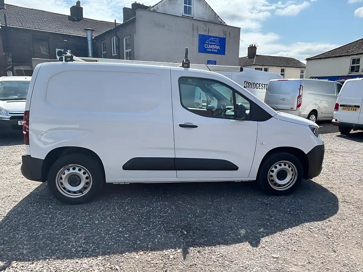 Used 2023 Peugeot Partner Professional Premium + White - Interior and Exterior details 7