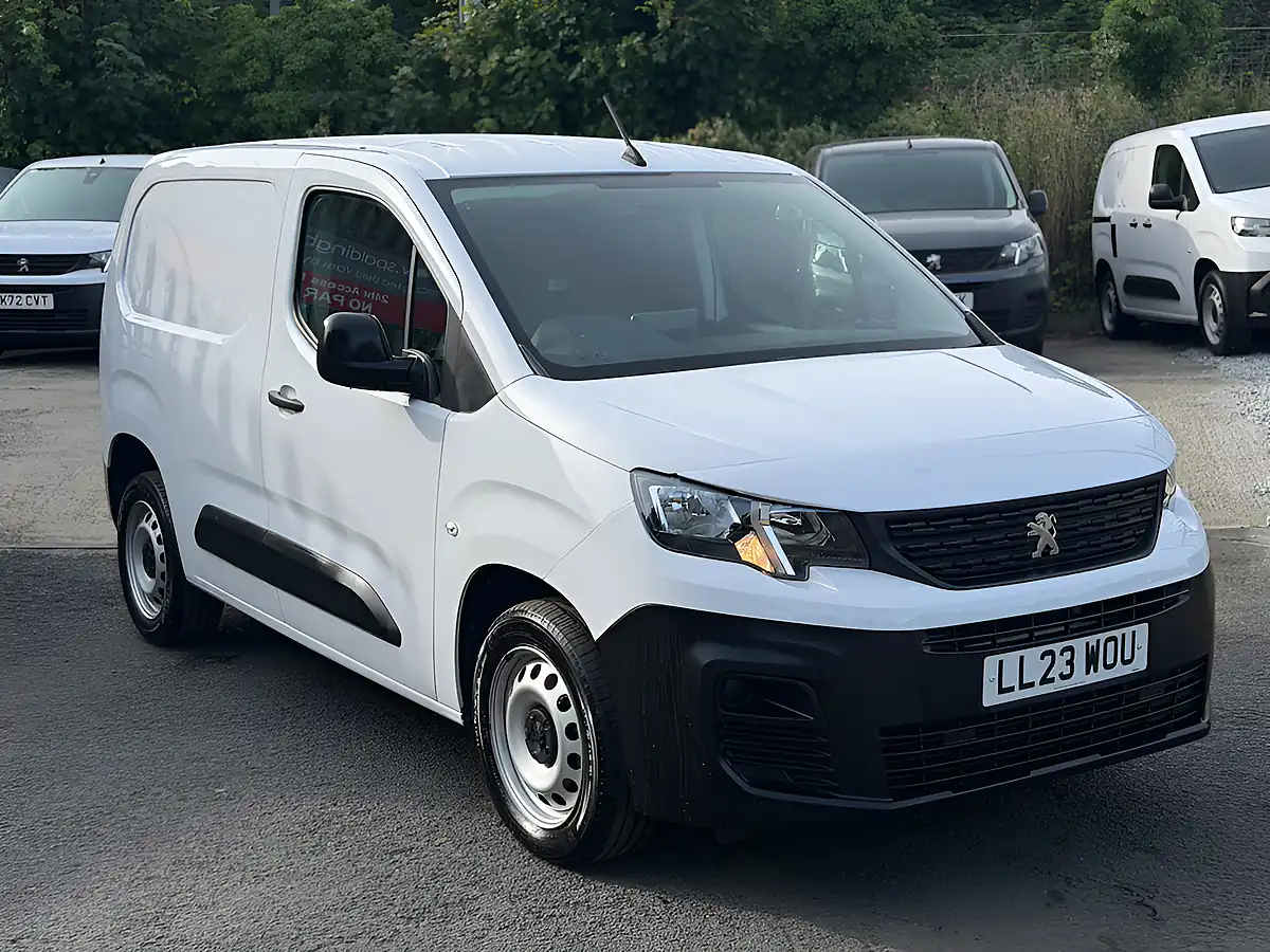 Used 2023 Peugeot Partner Professional Premium+ White - Front View