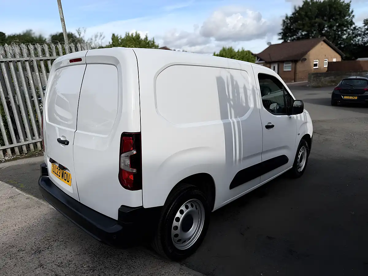 Used 2023 Peugeot Partner Professional Premium+ White - Interior and Exterior details 12