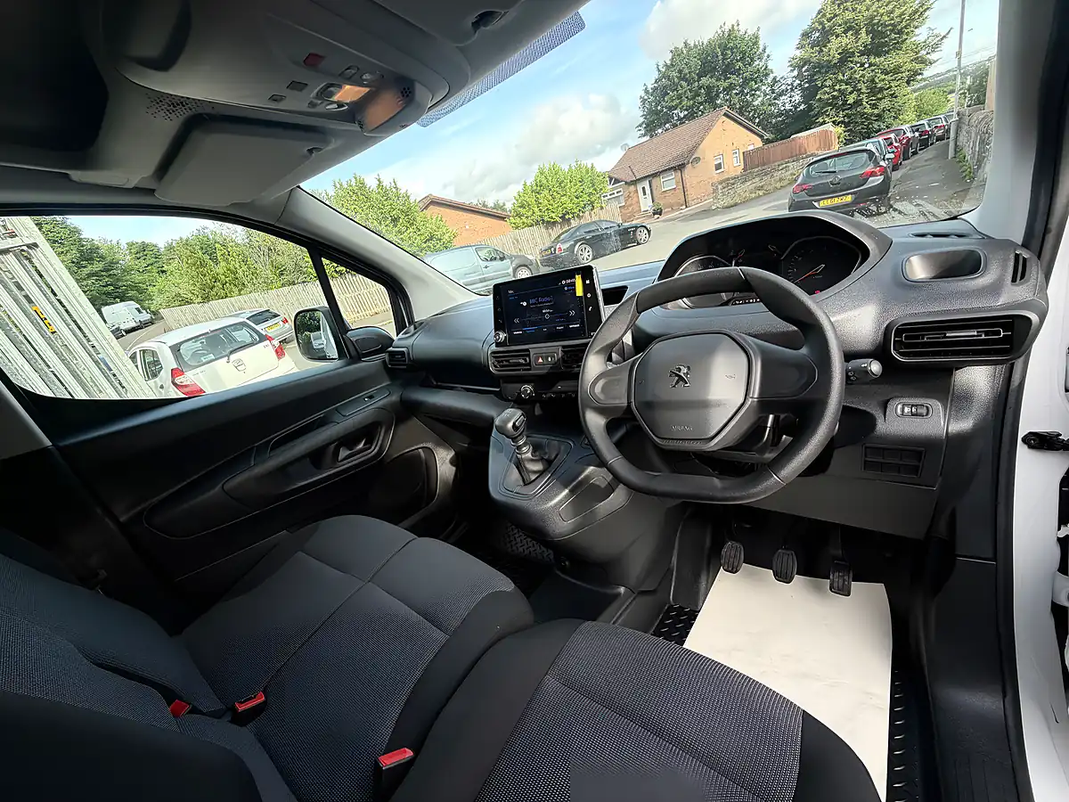 Used 2023 Peugeot Partner Professional Premium+ White - Interior and Exterior details 13