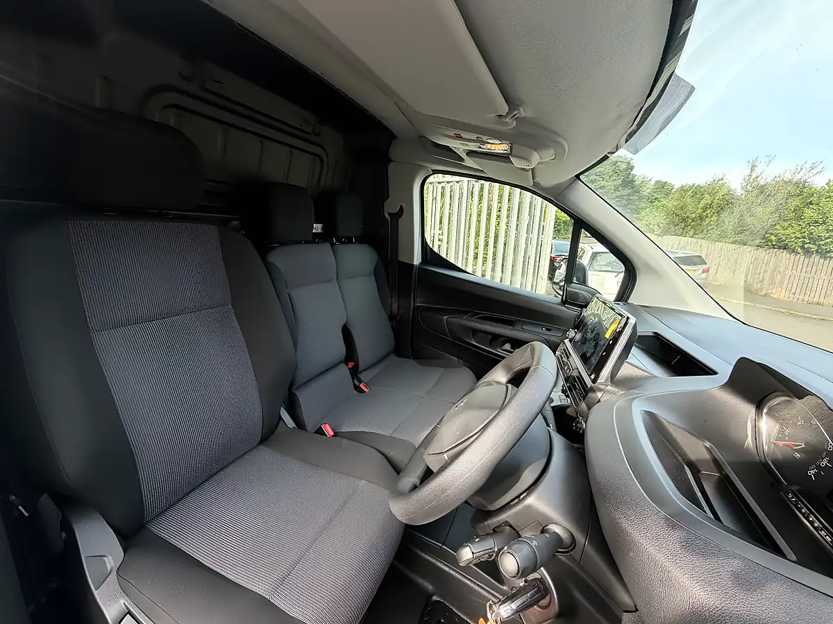 Used 2023 Peugeot Partner Professional Premium+ White - Interior and Exterior details 14