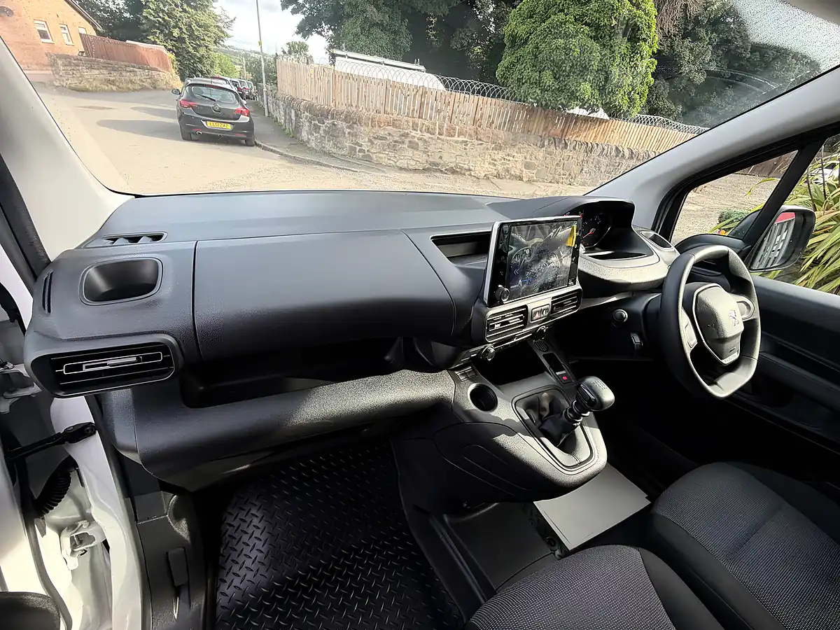 Used 2023 Peugeot Partner Professional Premium+ White - Interior and Exterior details 15