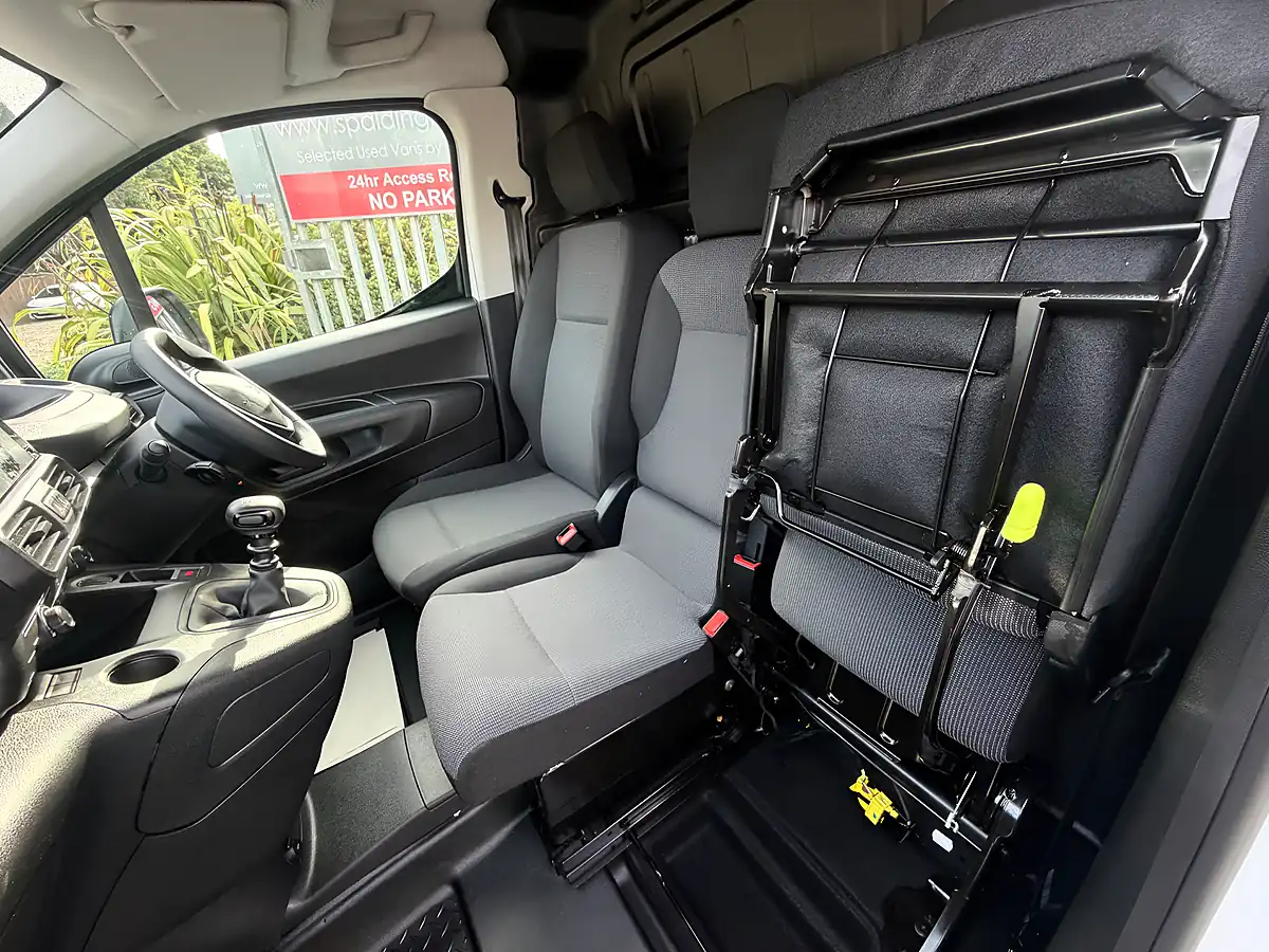 Used 2023 Peugeot Partner Professional Premium+ White - Interior and Exterior details 16