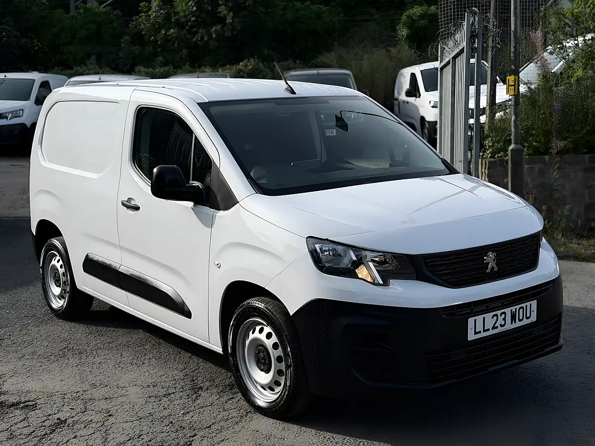 Used 2023 Peugeot Partner Professional Premium+ White - Interior and Exterior details 20