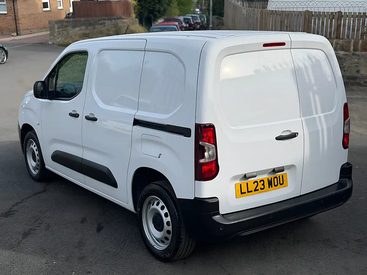 Used 2023 Peugeot Partner Professional Premium+ White - Interior and Exterior details 3