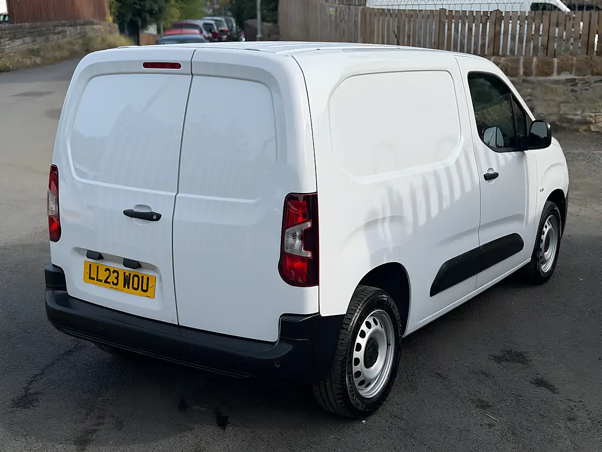 Used 2023 Peugeot Partner Professional Premium+ White - Interior and Exterior details 4