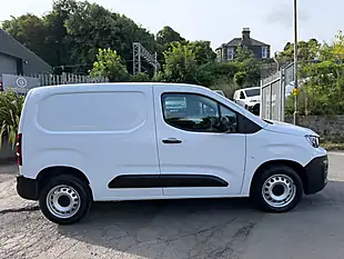 Used 2023 Peugeot Partner Professional Premium+ White - Interior and Exterior details 5