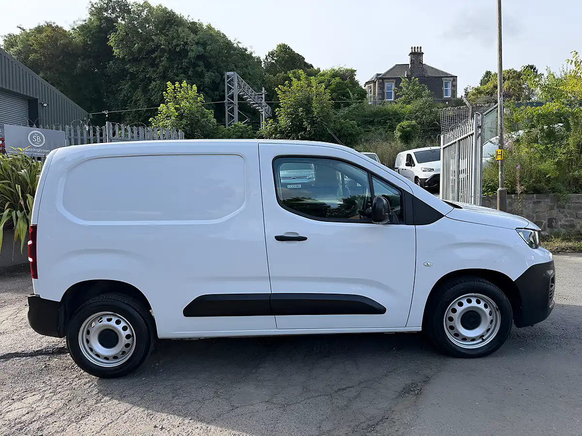 Used 2023 Peugeot Partner Professional Premium+ White - Interior and Exterior details 5