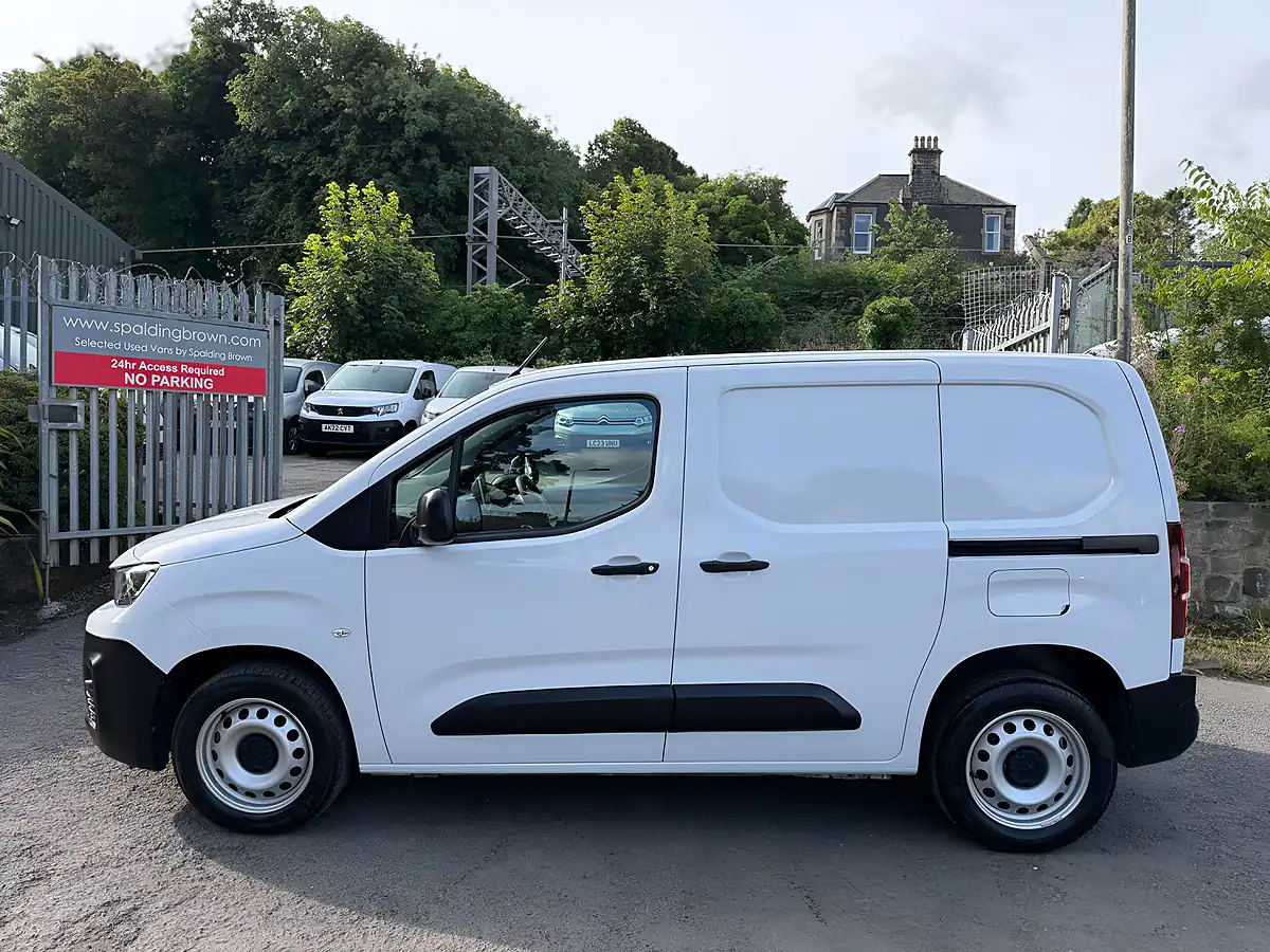 Used 2023 Peugeot Partner Professional Premium+ White - Interior and Exterior details 6