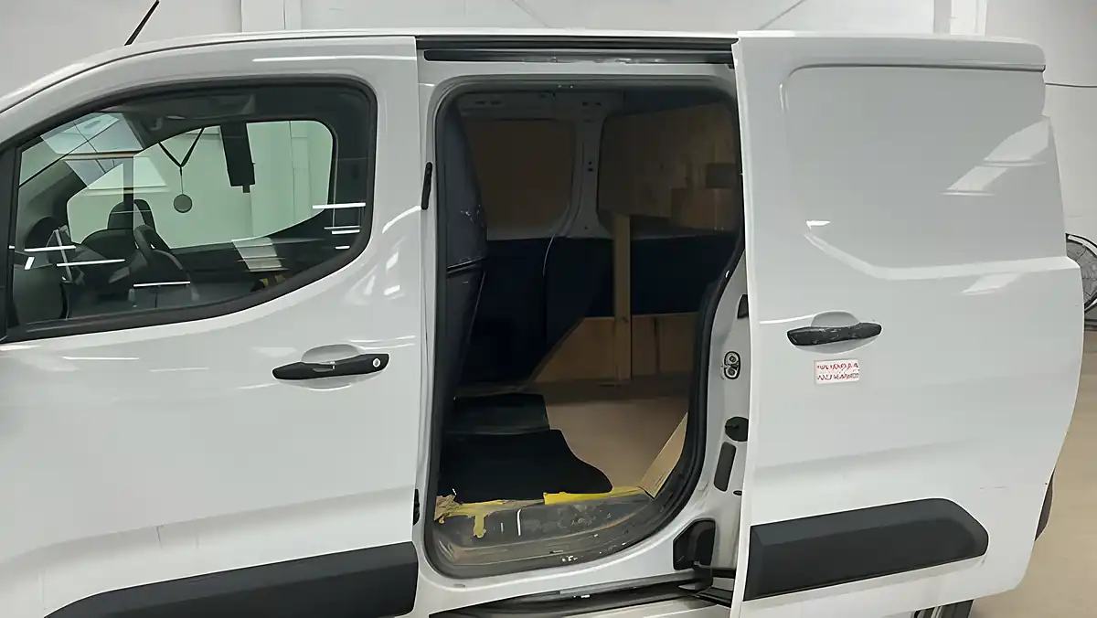 Used 2023 Peugeot Partner Professional Premium White - Interior and Exterior details 10