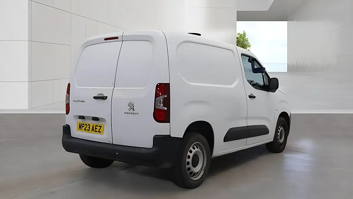 Used 2023 Peugeot Partner Professional Premium White - Interior and Exterior details 4
