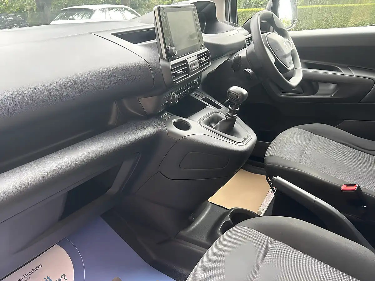 Used 2023 Peugeot Partner Professional Premium + White - Interior and Exterior details 10