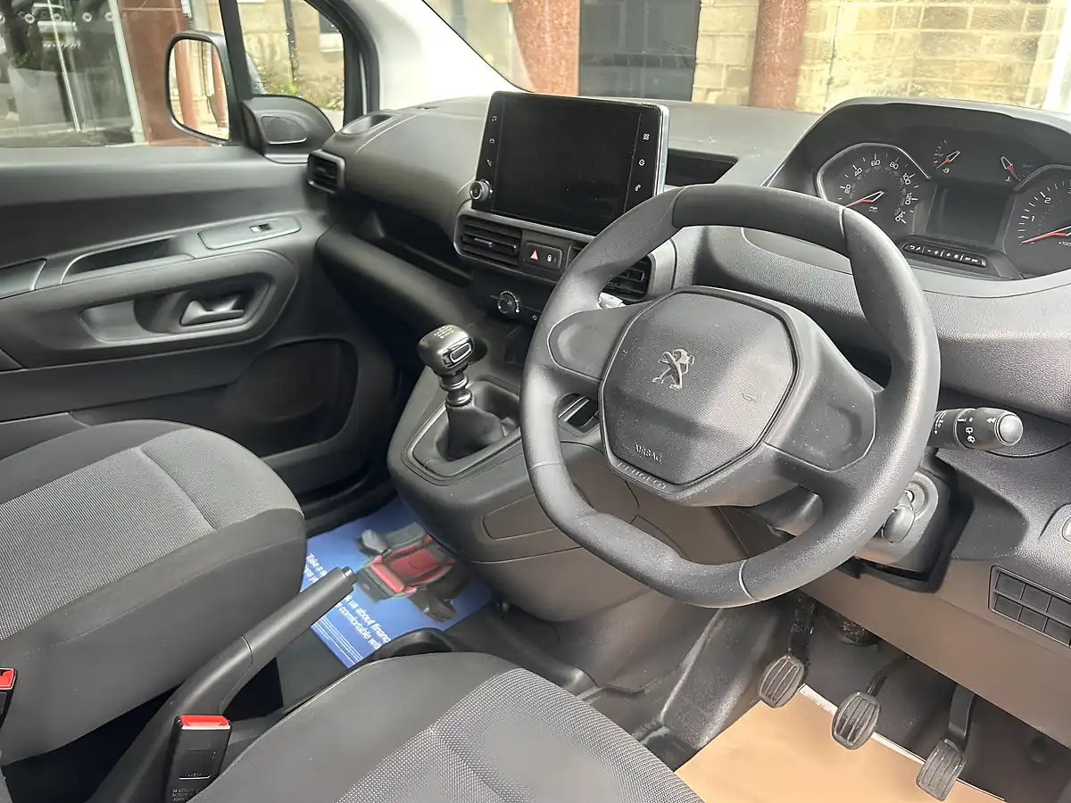 Used 2023 Peugeot Partner Professional Premium + White - Interior and Exterior details 12