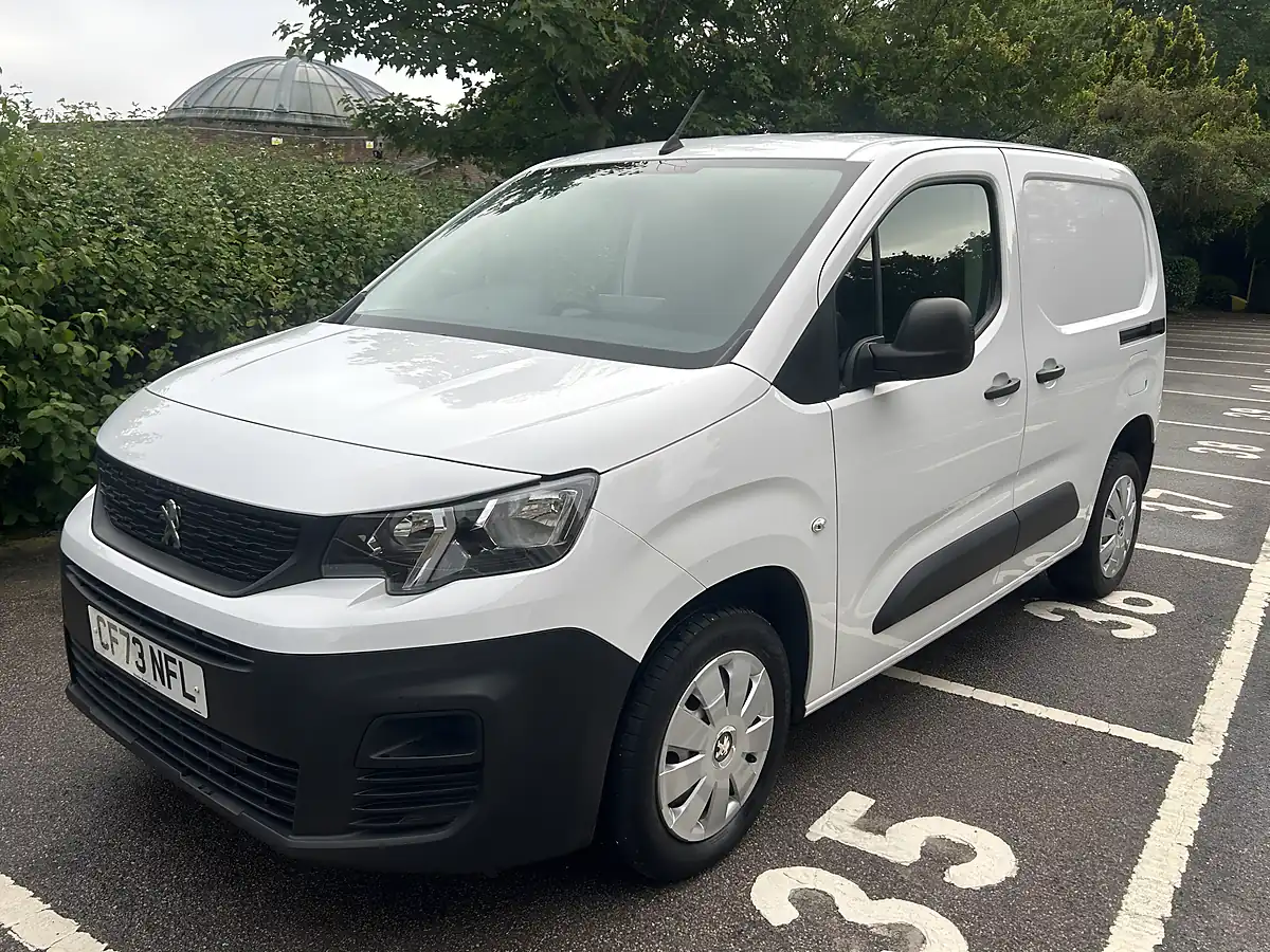 Used 2023 Peugeot Partner Professional Premium + White - Interior and Exterior details 3