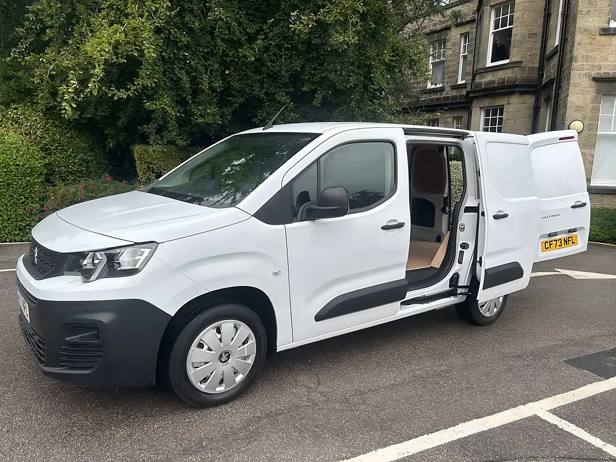 Used 2023 Peugeot Partner Professional Premium + White - Interior and Exterior details 6